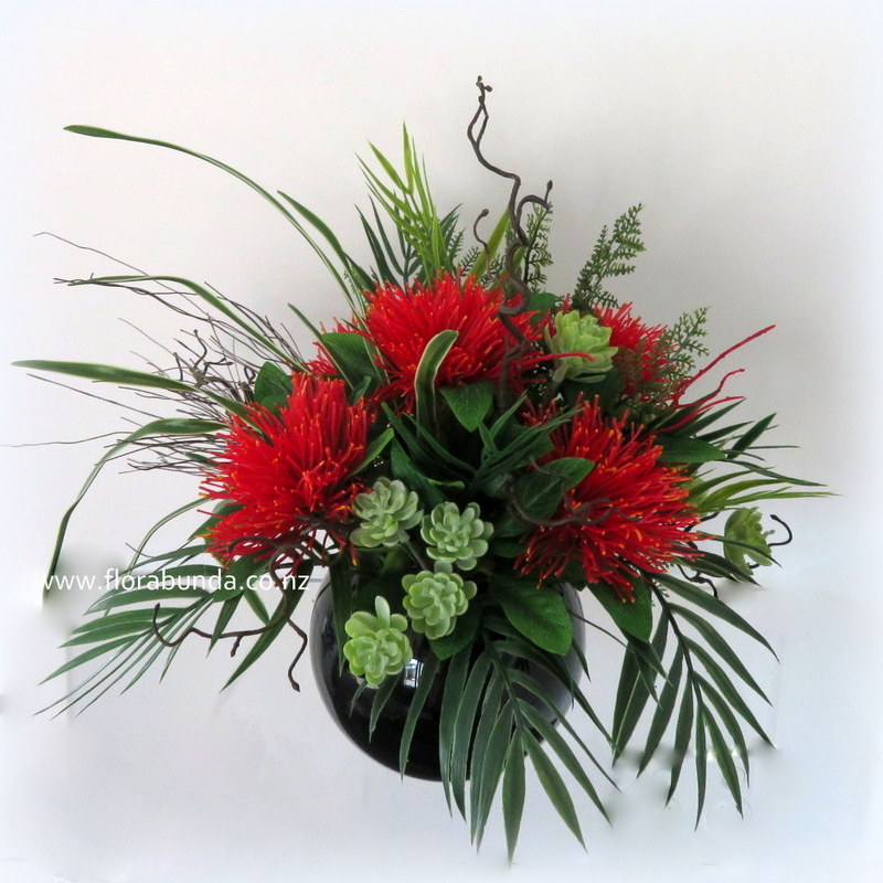 Pohutukawa flower table arrangement