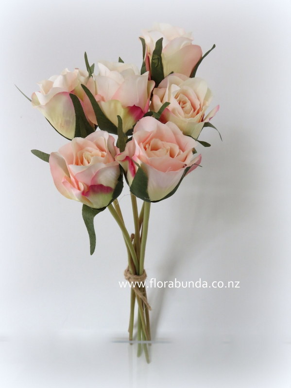Peach artificial rose buds
