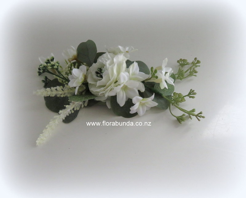 White and eucalyptus hair spray