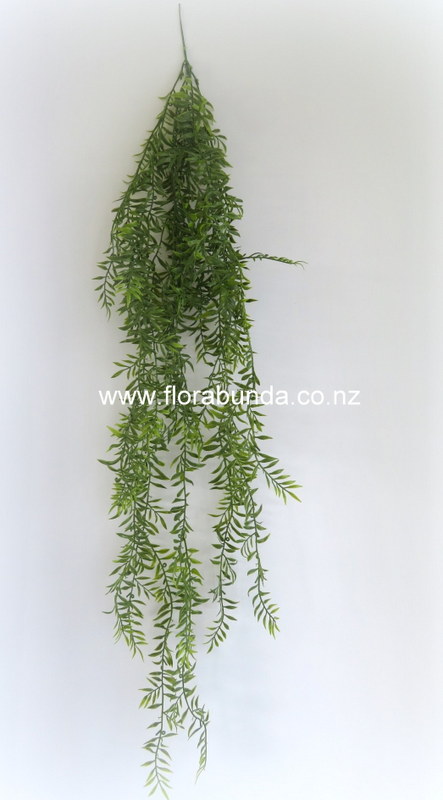 Fake hanging fgreen leaf plant