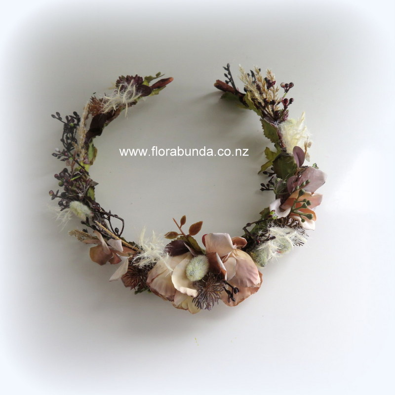crown of dried flowers beige natural