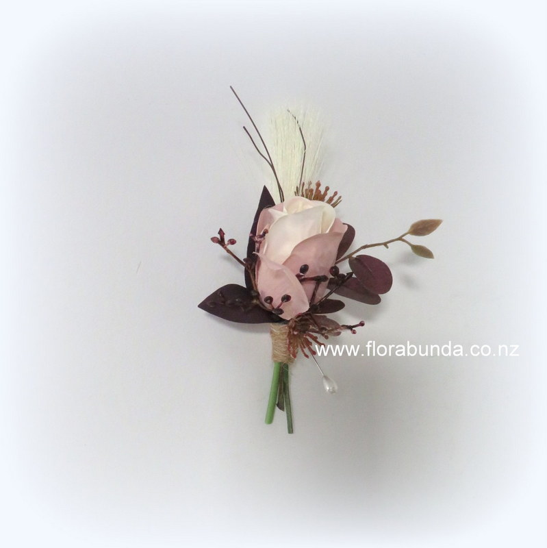 Brown, light blush natural look mans buttonhole with toitoi