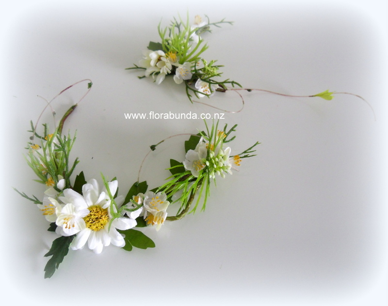 Cake topper daisies