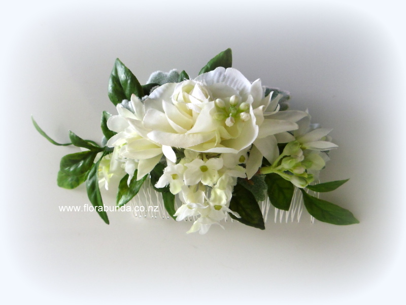 Ivory and green floral hair comb - Image 2
