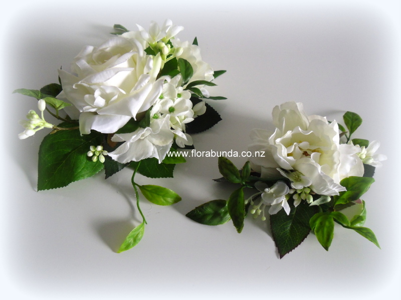 Flowers for wedding cakes white roses and green leaves
