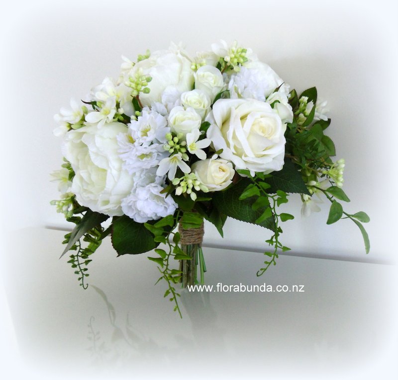 White artificial wedding bouquet - Image 2