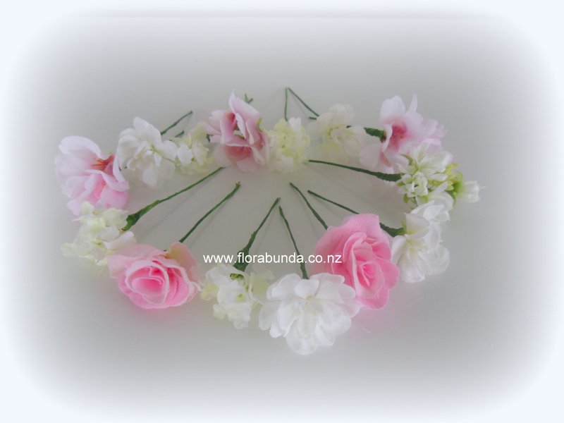 Pink and white/Ivory hair scatters for informal wreath
