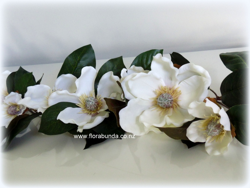 Magnolia Garland 1.4metre length - Image 3