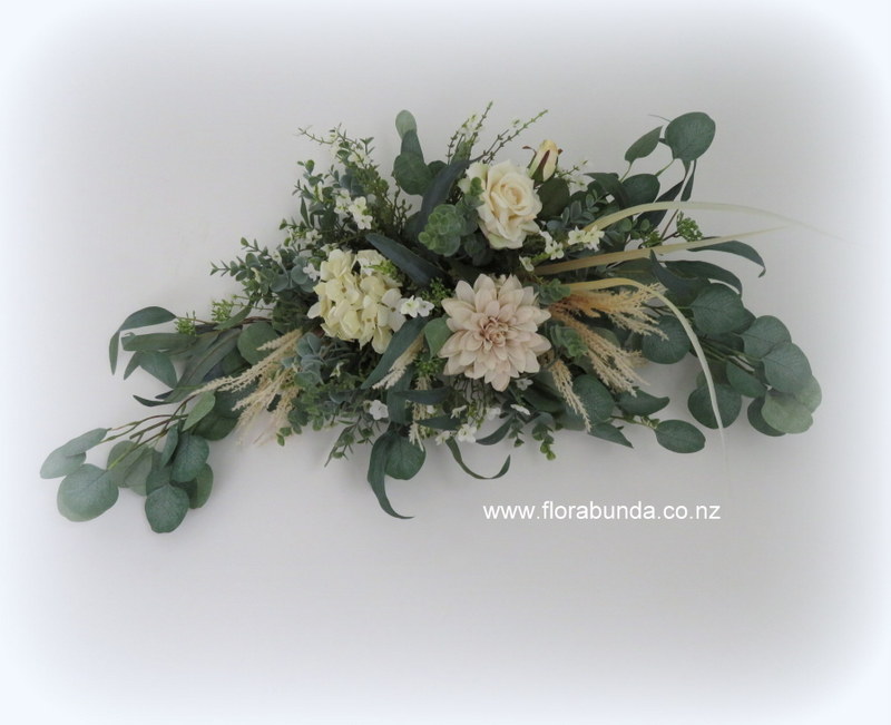 Arch spray - Bridal Table flowers Natural look with toitoi MEDIUM