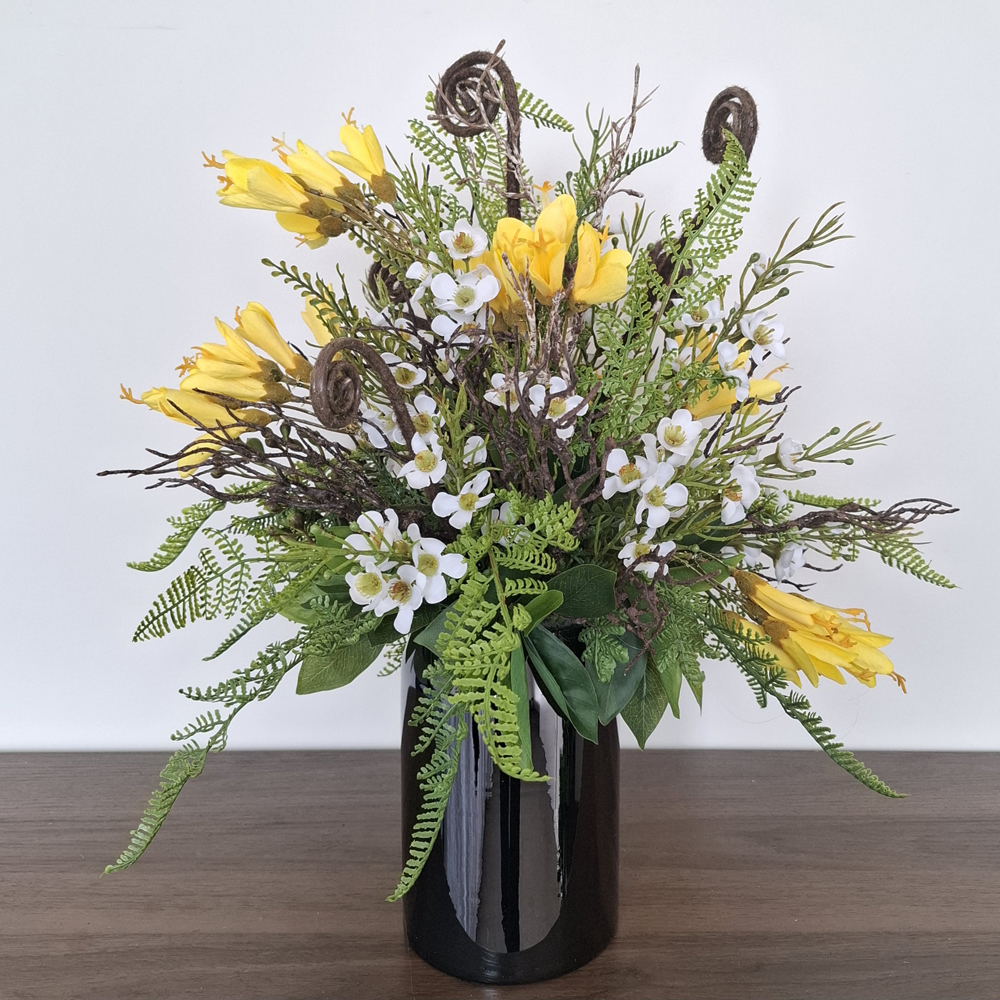NZ Kowhai and manuka table florals.